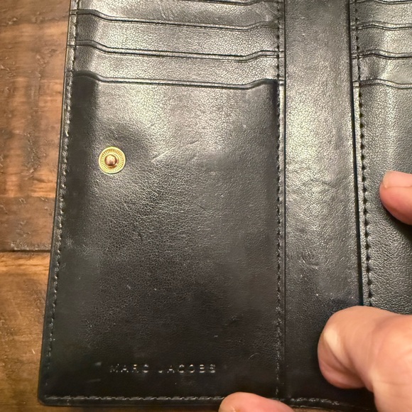 (USED-LIKE NEW) Marc Jacobs Black Leather Wallet, bought in 2025 - Picture 3 of 8